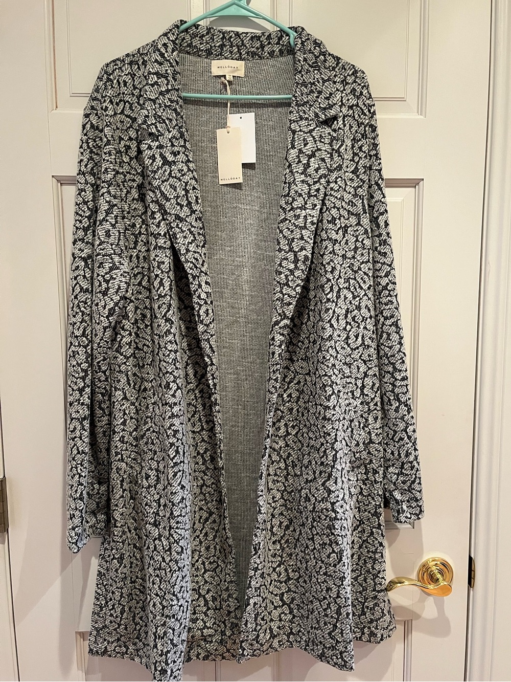 Melloday Women's Black and White Open Front Long Topper size 3x NWT